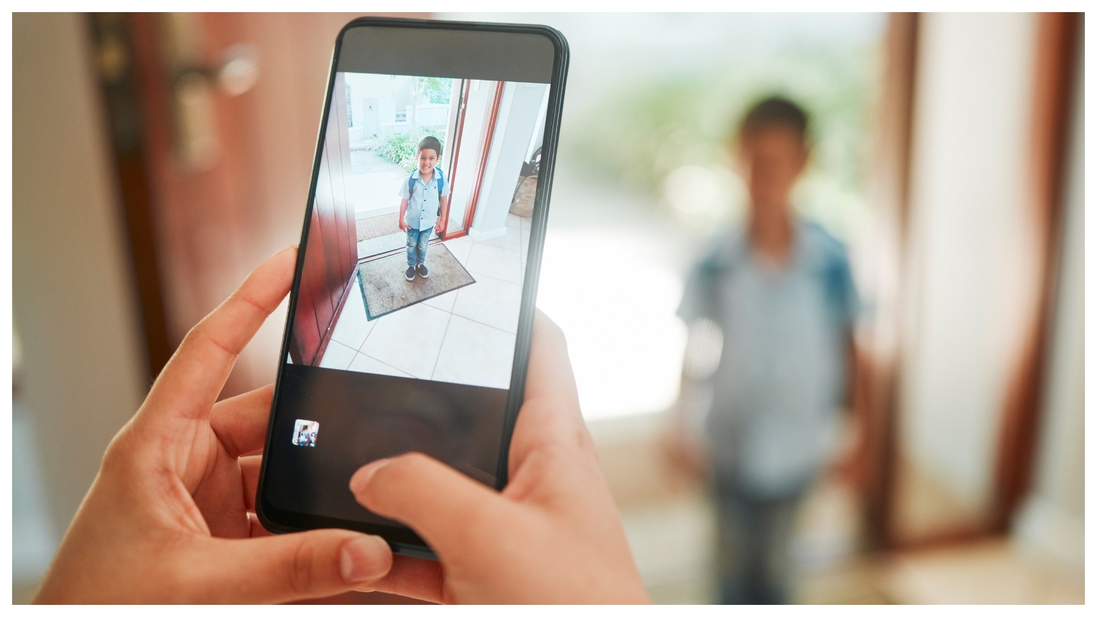 Taking_a_pic.jpg Taking_a_pic.jpg
